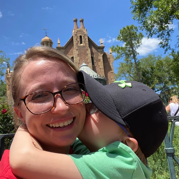 Meet your Posher, Candice - Picture 3 of 3